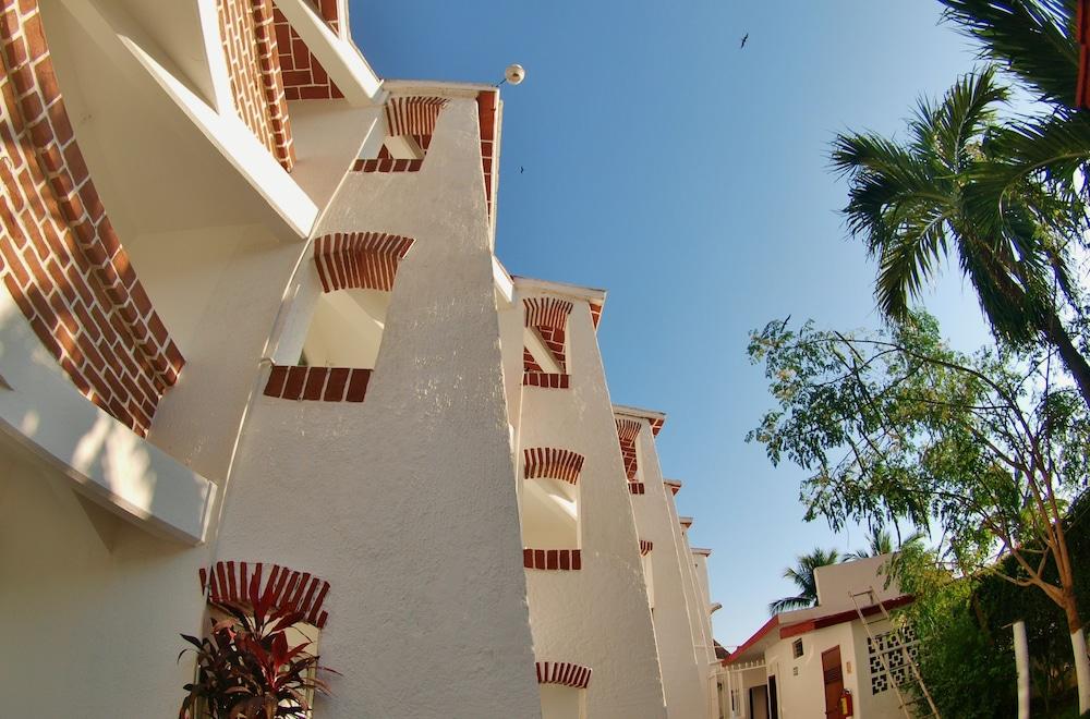 Hotel Club Nautico El Dorado Сан-Патрисио-Мелак Экстерьер фото